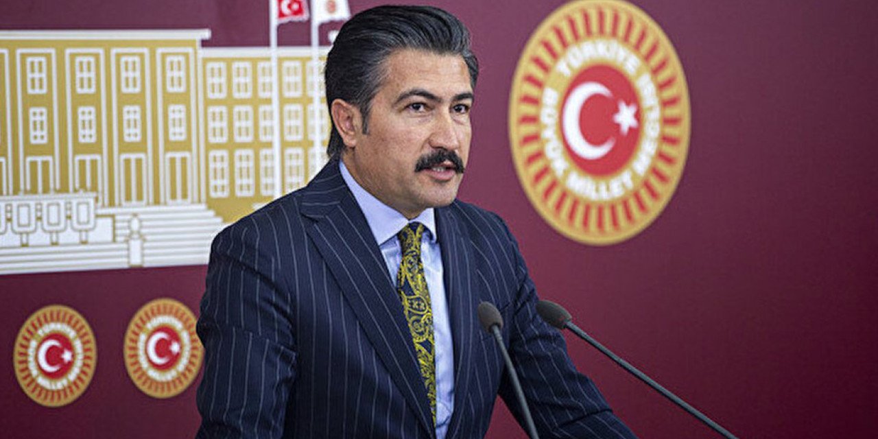AKP'de Cahit Özkan görevden alındı