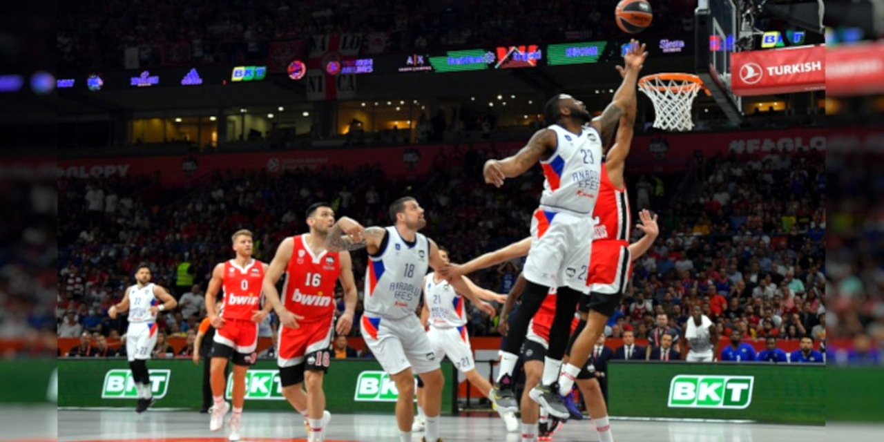 Nefes kesen maçta Anadolu Efes Euroleague finaline yükseldi