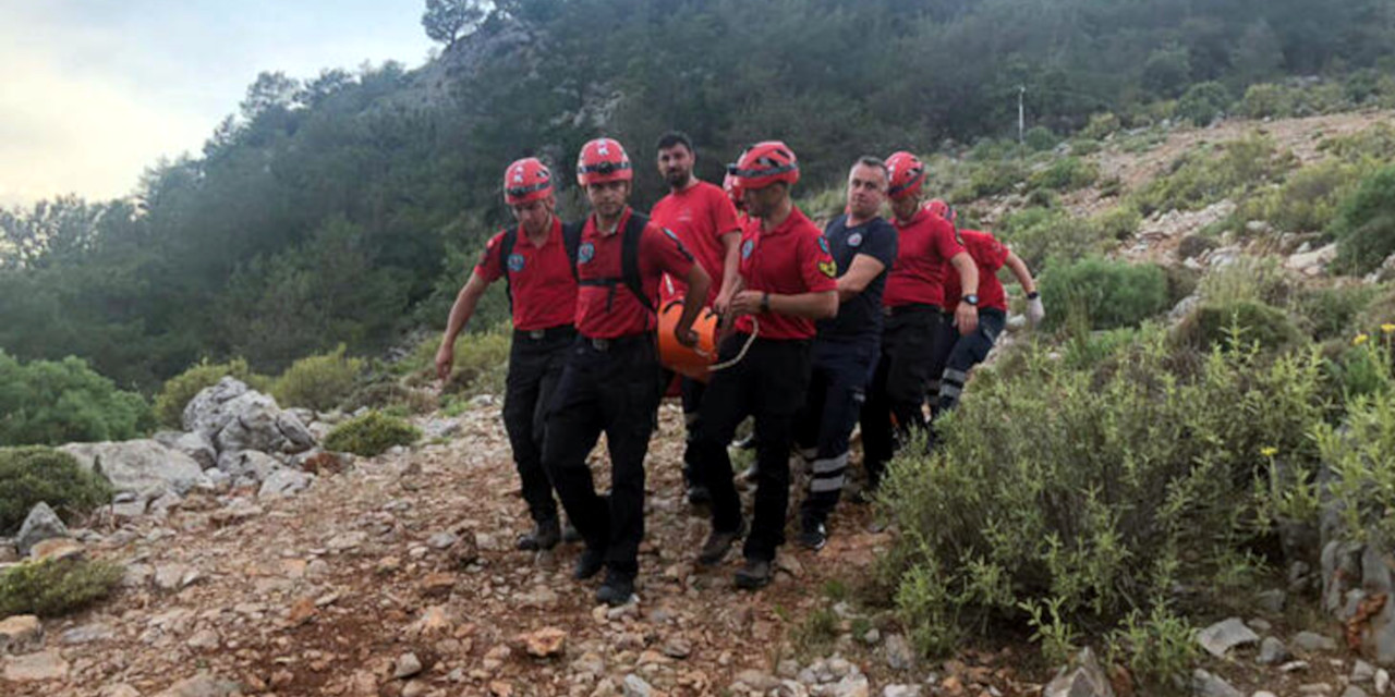 Paraşütle zorunlu iniş yapan Rus turist 3 saatte kurtarıldı