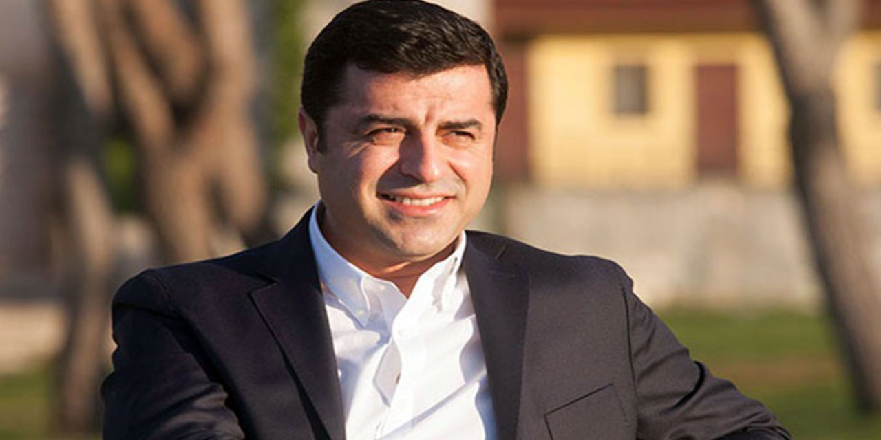 Demirtaş'tan çıplak arama girişimine tepki: Cumhurbaşkanınız gelsin, ceketimi çıkartabilirse siz de çıplak arama yapabilirsiniz