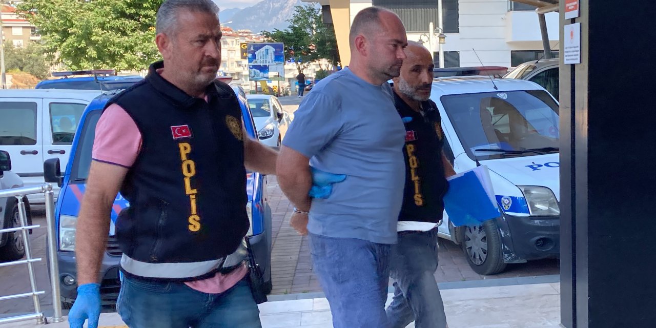 Eşini yaralayıp iki çocuğunu katleden Navrotsky, Ukraynalı eski milletvekili ve akademisyen çıktı