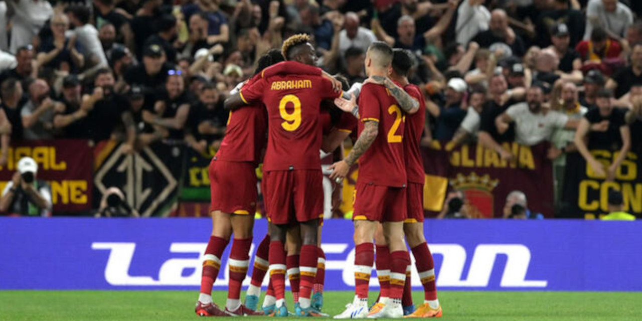 UEFA Avrupa Konferans Ligi'nin şampiyonu Roma