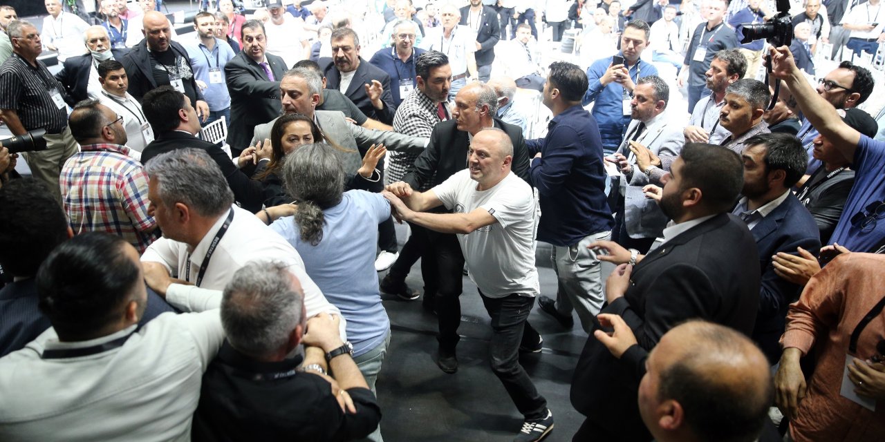 Beşiktaş genel kurul toplantısında salon karıştı