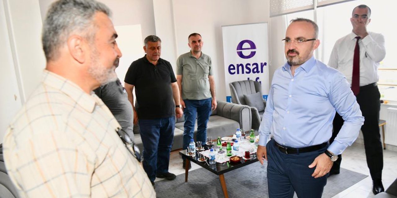 AKP'li Bülent Turan Ensar Vakfı'nı ziyaret etti: Altılı masada olup TÜRGEV ve Ensar açılışlarında olanlar da kaçacak mı?