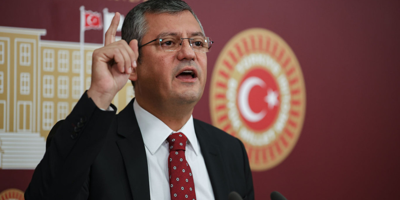 CHP'li Özgür Özel'den 'basın ve sosyal medya' düzenlemesine tepki: Kanunlaştırılmaya çalışılırsa çok sert refleks göstereceğiz