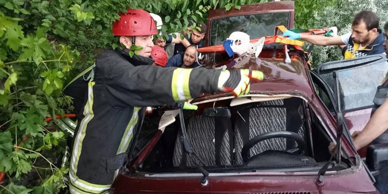 Denizli'de kaza: Anne ve kızı öldü, 3 kişi yaralandı