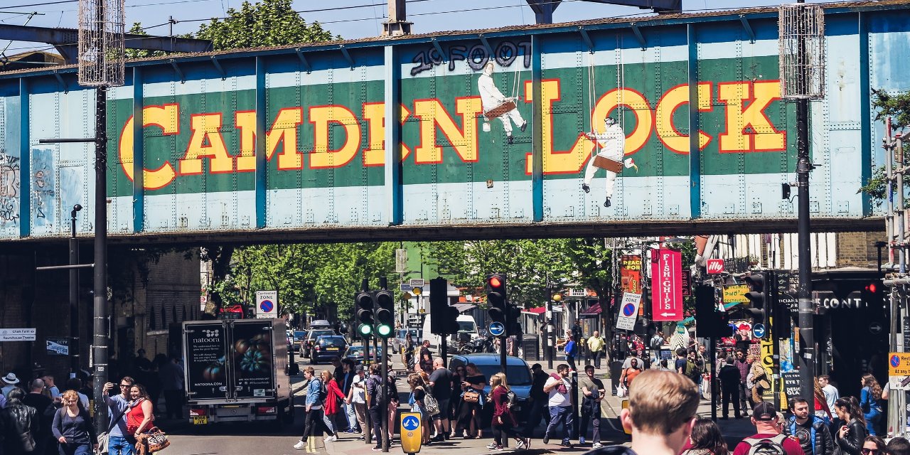 Londra'nın tarihi pazarı Camden Market satışa çıkarıldı