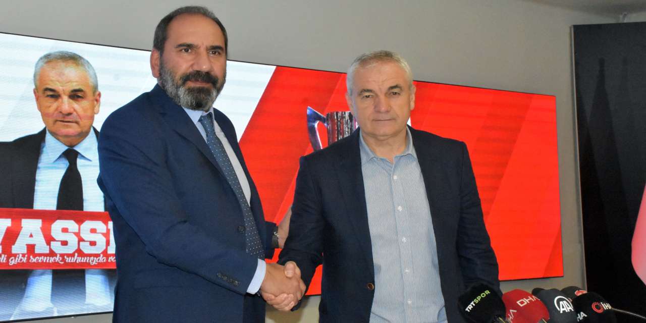 Sivasspor ile Rıza Çalımbay 1 yıllık yeni sözleşme imzaladı