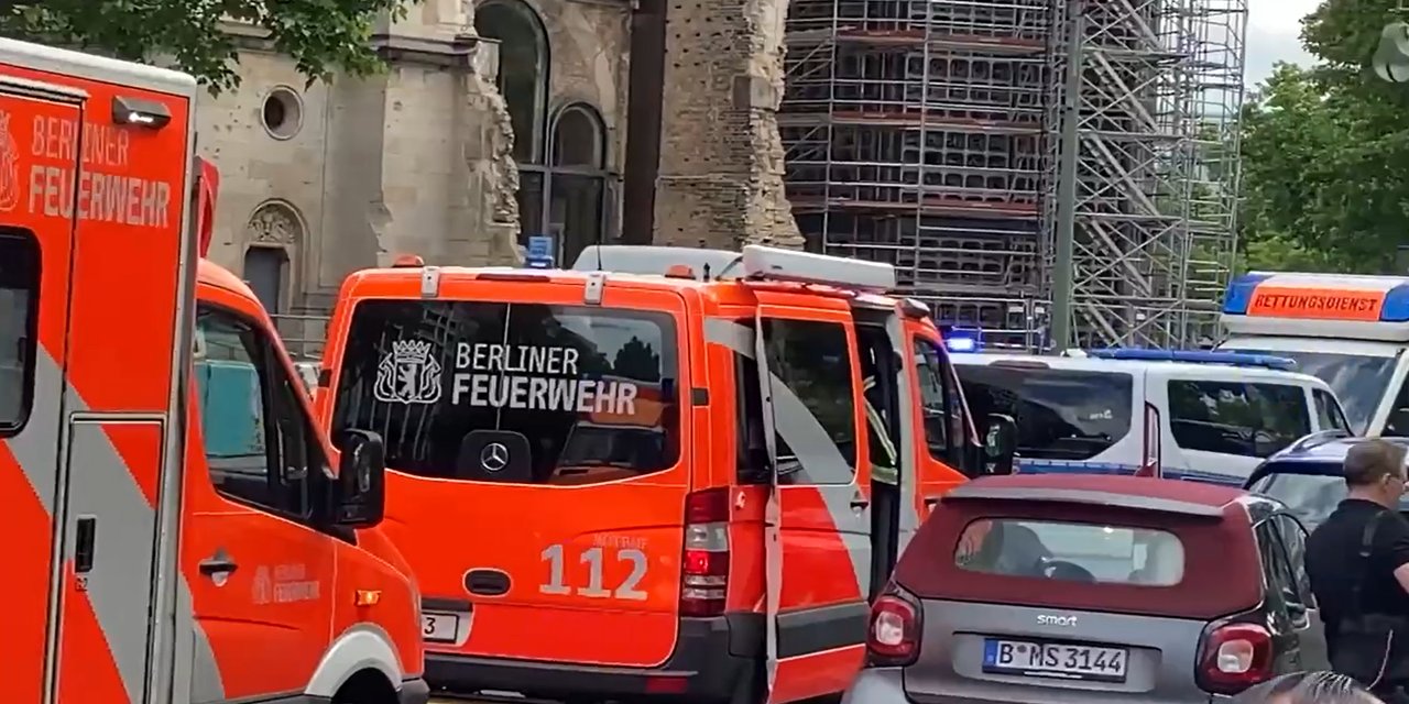 Berlin'in merkezinde bir araç kafeye daldı: En az bir ölü, 30 yaralı