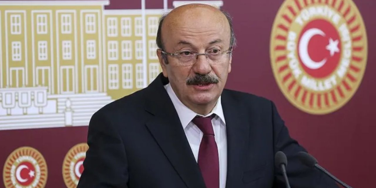 CHP'li Bekaroğlu 'Sürtüğü aynen iade ediyorum' dedi, AKP'li başkan mikrofonu kapayıp özür istedi!