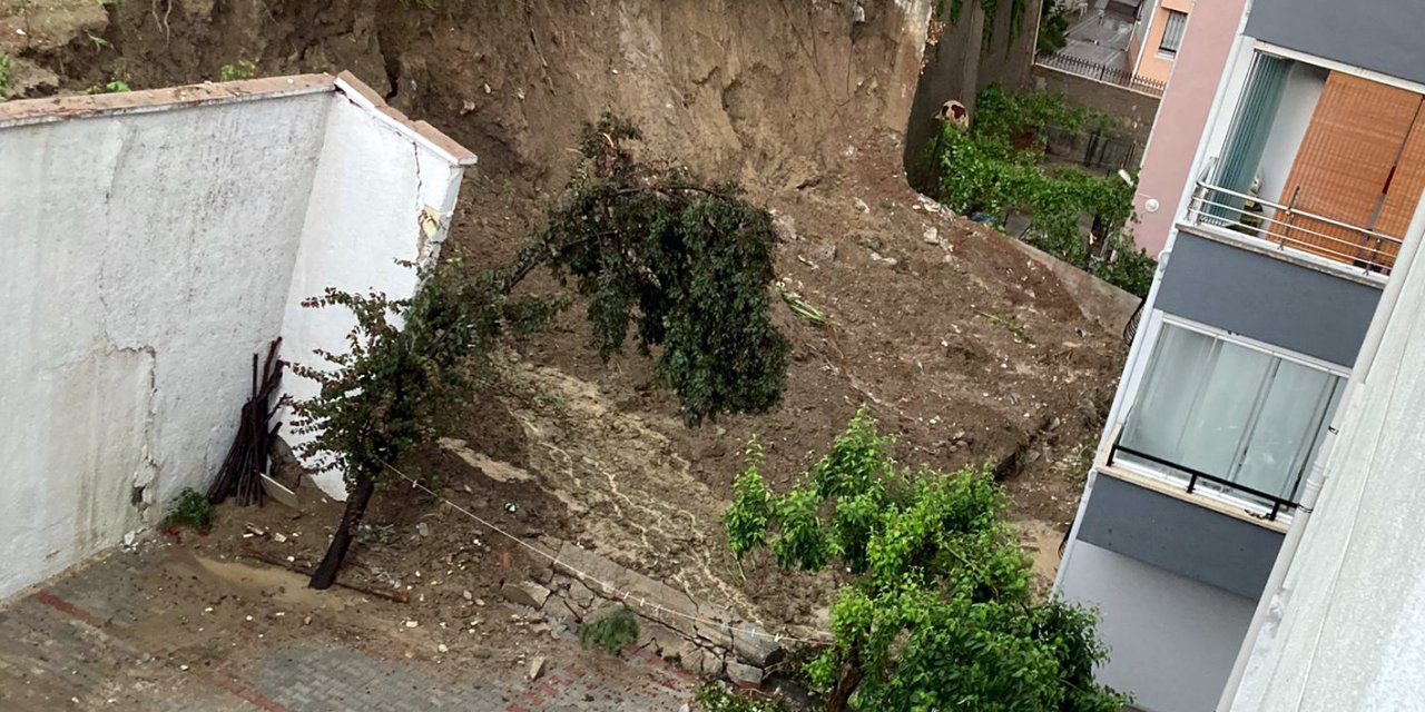 Ankara'da sağanak yağış: İstinat duvarı çöktü, 5 ev tahliye edildi