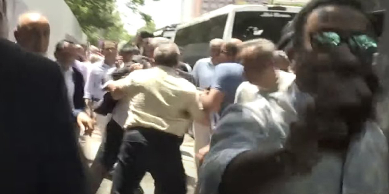 Sendikacılara TÜİK önünde biber gazlı gözaltı: Mücahir Dede kalp krizi geçirdi