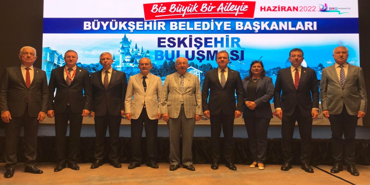 CHP'li büyükşehir belediye başkanları Eskişehir'de buluştu