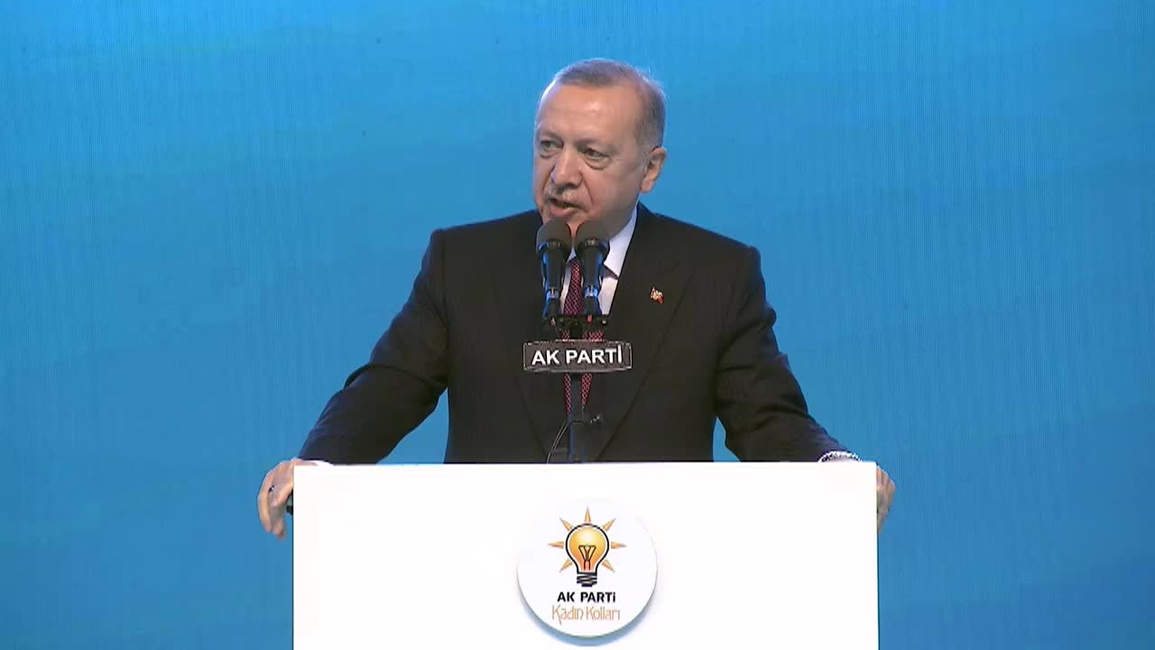 Erdoğan: "Kadınlara 'sokaklara dökülün' diyorlar, bu ne anlayıştır. Böyle ahlaksızlık olur mu?"