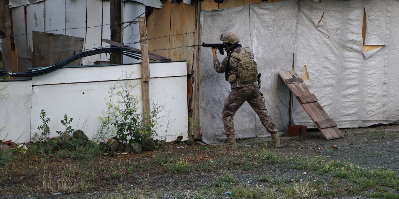 'Süpürme' operasyonu: 8 ilde 75 kişi hakkında gözaltı kararı