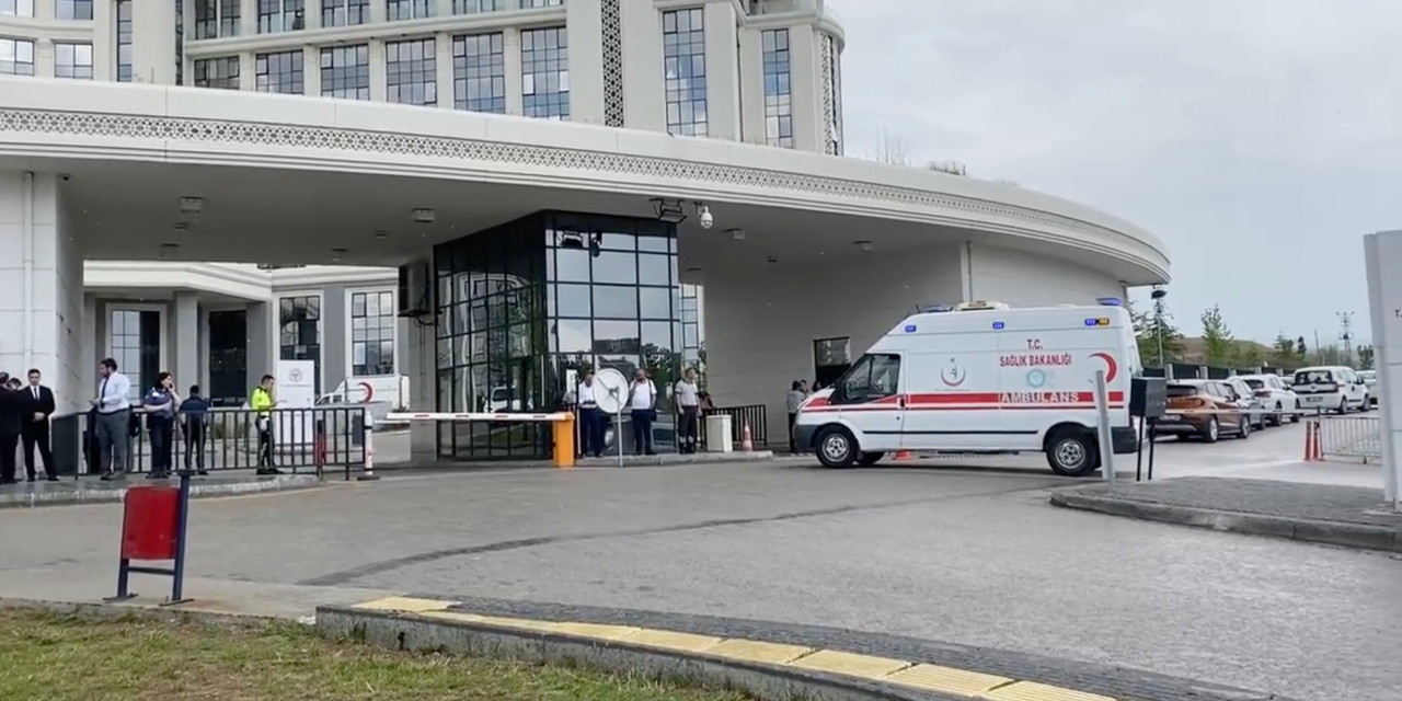 Ambulans şoförü kendini araca kilitledi, 'Bakan gelmezse kendimi patlatacağım' dedi