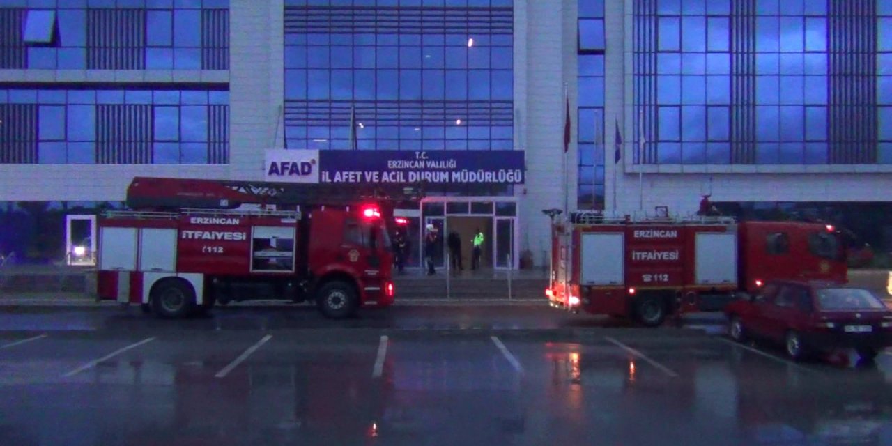 AFAD binasına yıldırım düştü