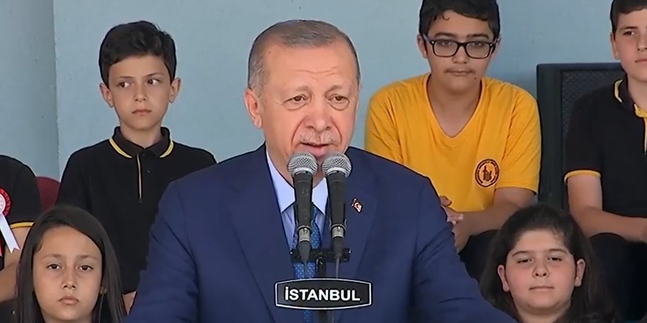Erdoğan karne törenine katıldı: 'Günlerinizi sadece bilgisayarla, tabletle ziyan etmeyin'