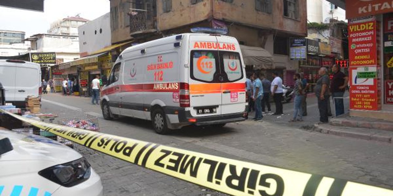 Adana'da kırtasiyeciler, sokak ortasında pompalı tüfekle çatıştı