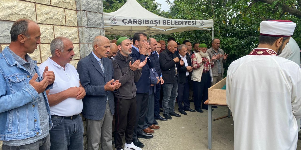 Ekrem İmamoğlu, Trabzon'da cenaze törenine katıldı