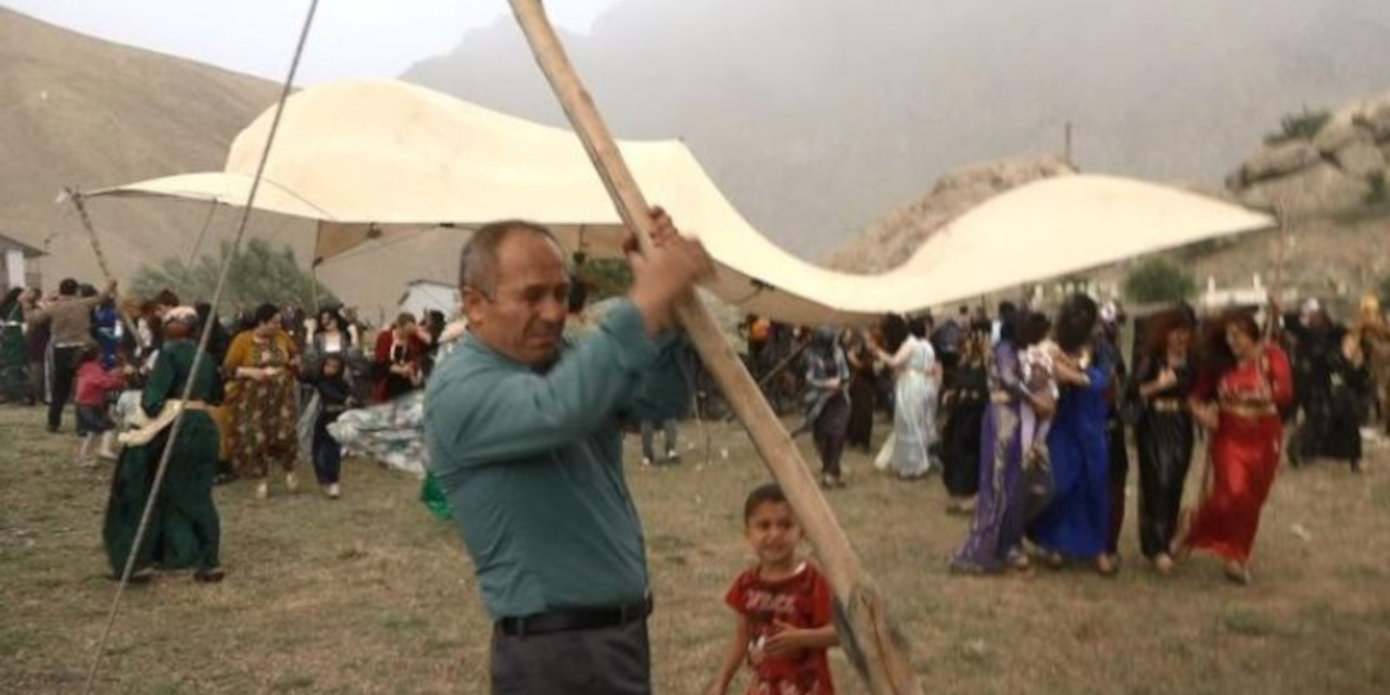 Hakkari'de fırtına düğün çadırını uçurdu