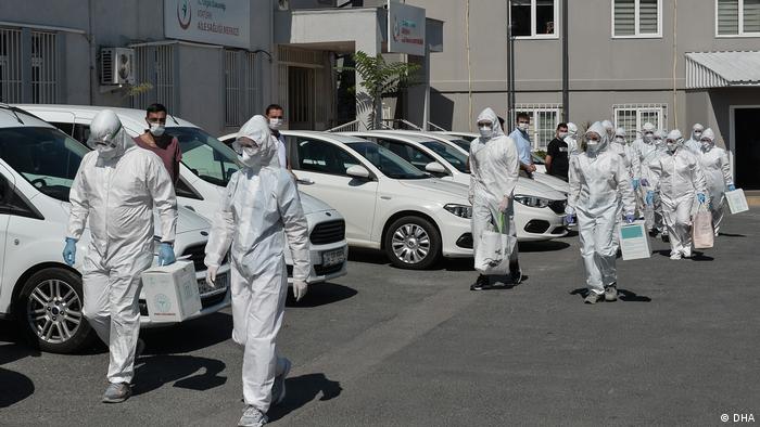 Uzmanlardan hükümete korona karnesi: "Bilimsel değil, siyasi kararlar alındı"