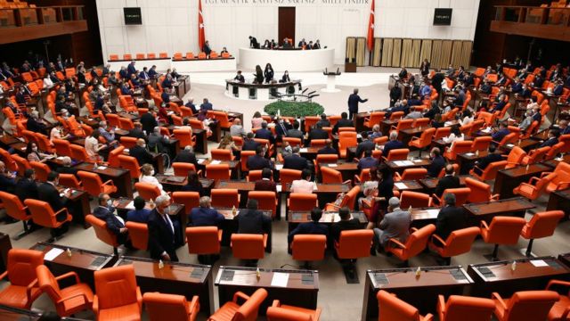 AKP’nin kanun teklifi yasalaştı: İhaleye fesat karıştıranın borcunu devlet ödeyecek
