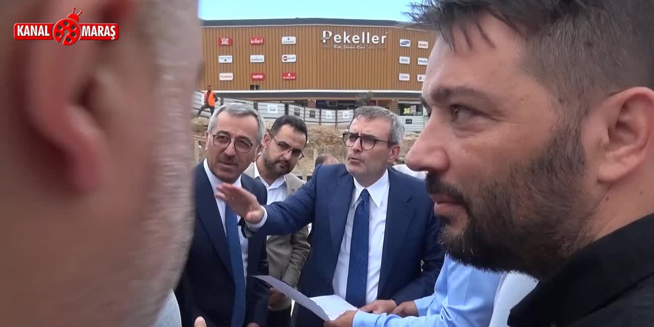 Gazeteci soru sormak istedi, AKP'li Mahir Ünal'ın yanındaki polis engelledi