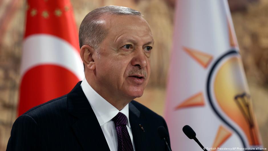 Erdoğan: "Mutasyonun inişli çıkışlı görüntüleri bizleri de karar almada zorluyor"