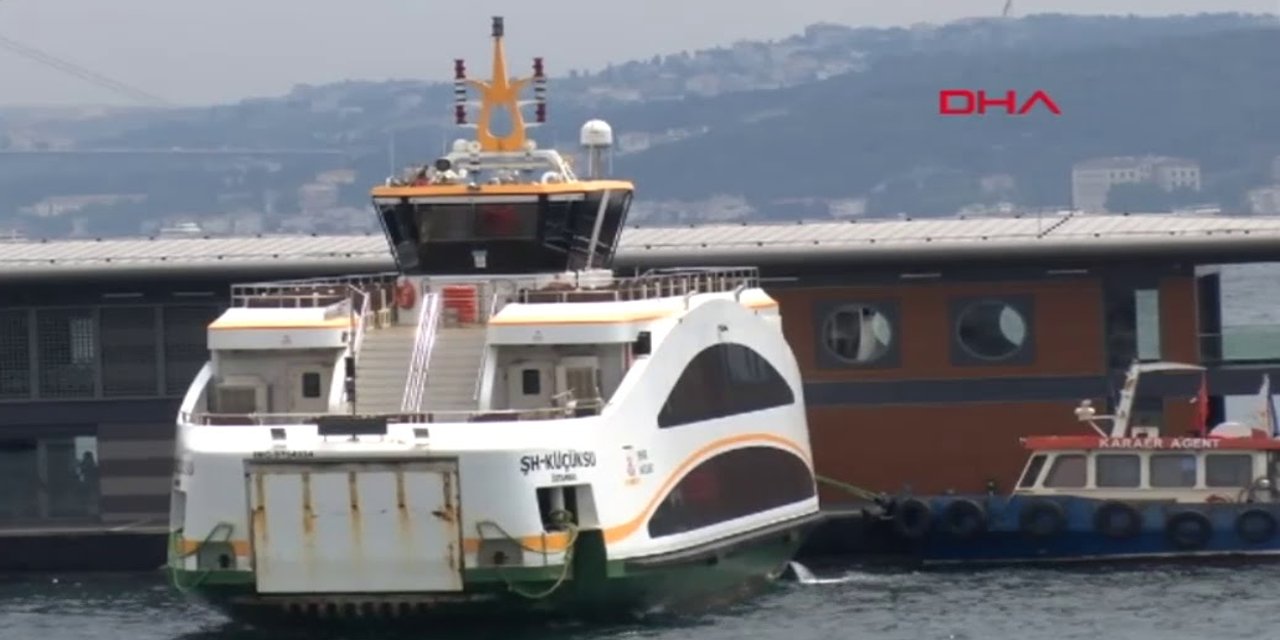 Dümeni kilitlenen vapur Karaköy İskelesi'ne çarptı: Üç yaralı