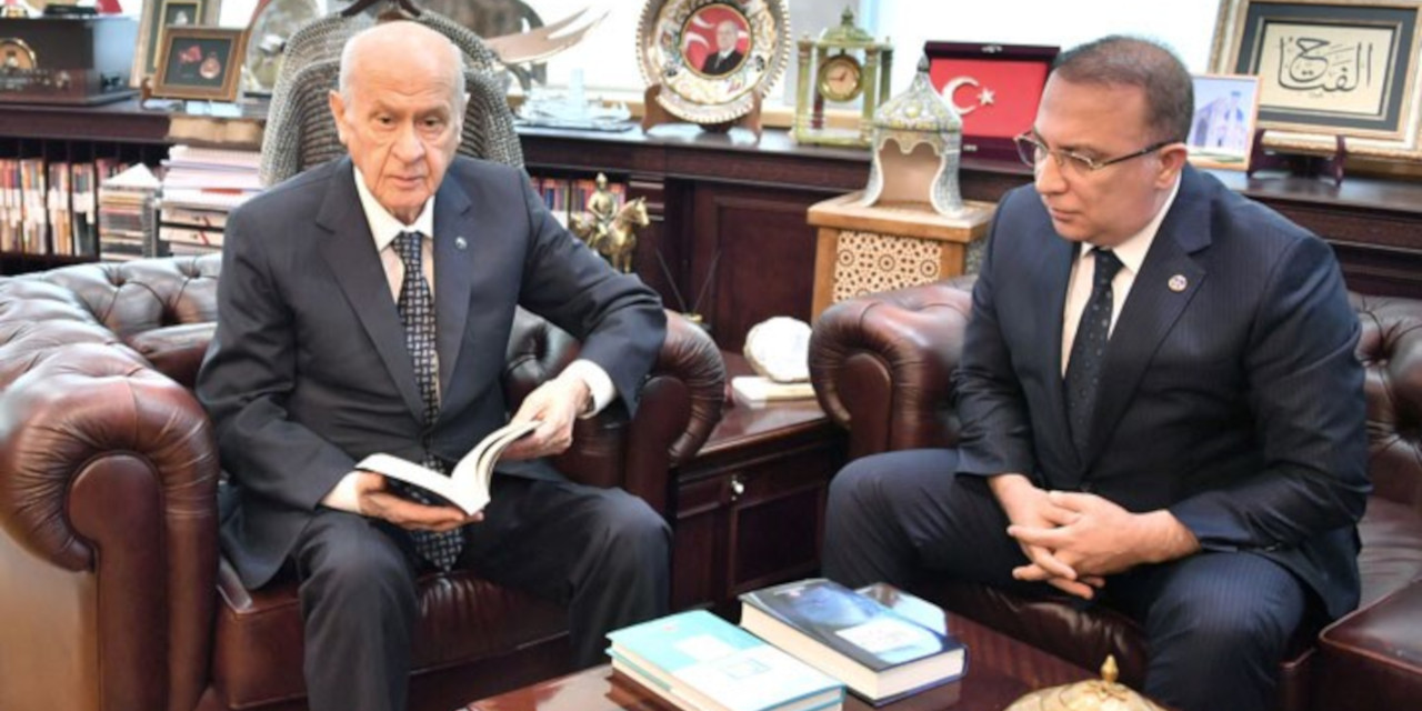 MHP lideri Bahçeli'den kitap tanıtımı: Partisinin iki yayınını önerdi
