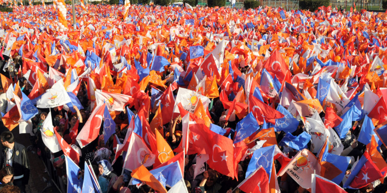 Partilerin bir yıllık oy grafiği: AKP sadık seçmenini kaybediyor