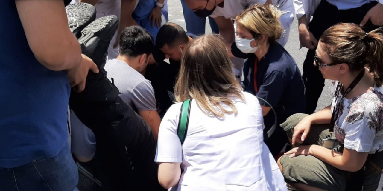 Sağlık çalışanlarının eylemine polis saldırdı, fenalaşan polise sağlıkçılar müdahale etti
