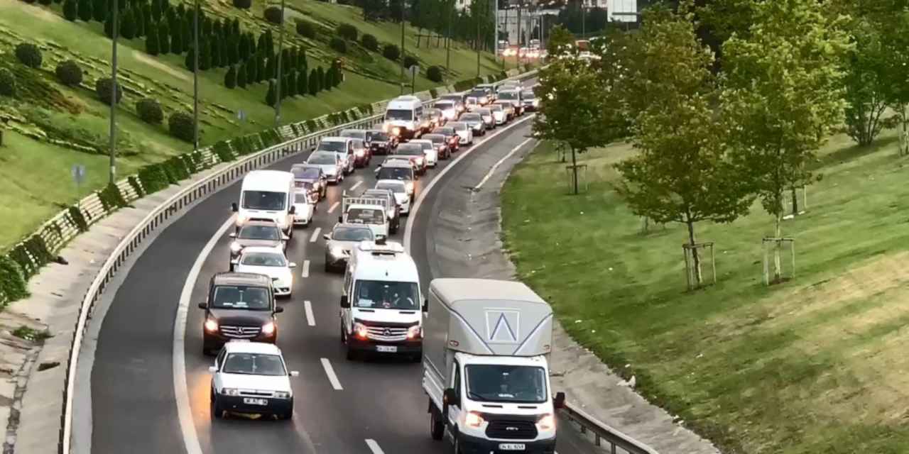 İstanbul'dan çıkış yoğunluğu başladı