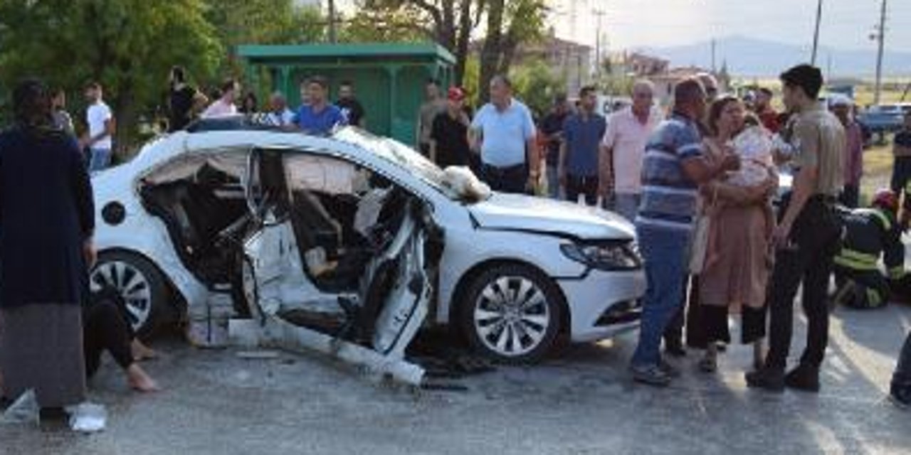 Konya'da 2 otomobil çarpıştı: 16 yaralı