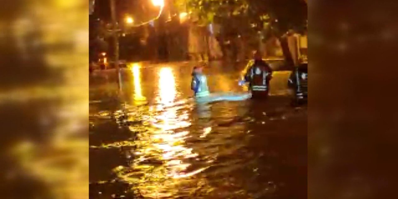 İstanbul'da sel oldu, AFAD'dan 7 kent için aşırı yağış uyarısı geldi
