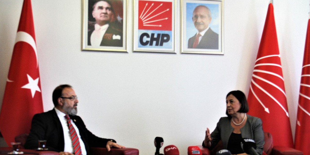 AKP'den CHP'ye ziyaret: Tatlı yediler, gergin konuştular