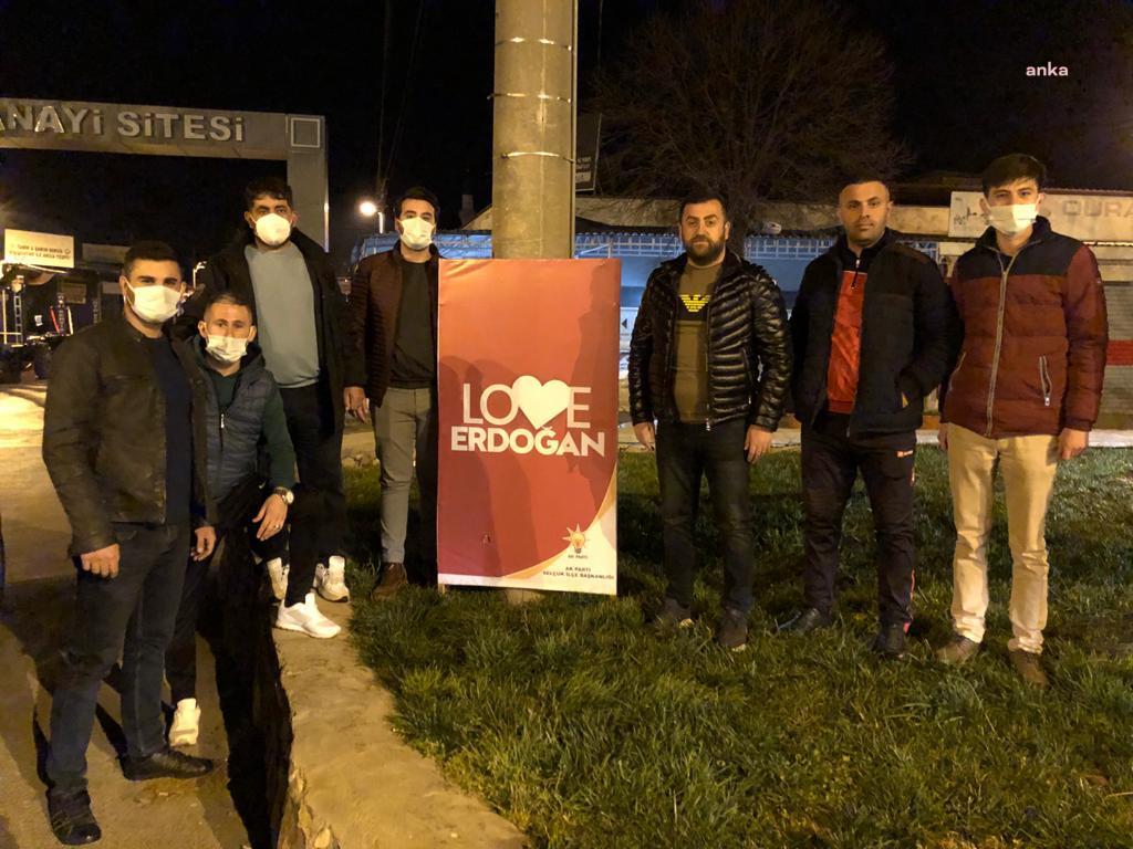 Selçuk'ta belediyeden izin alınmadan asılan "Love Erdoğan" pankartları gerilim yarattı