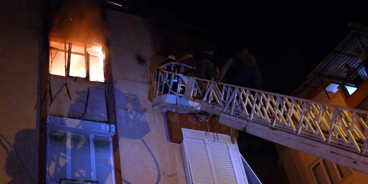 Antalya'da kabus gibi gece: 7 ve 5 yaşındaki iki kardeş yanan evde mahsur kaldı