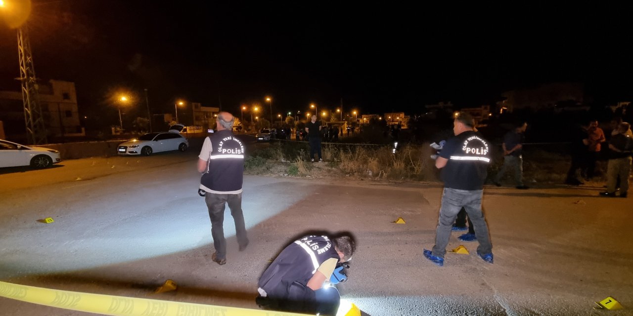 Adana'da iki grup sokak ortasında çatıştı: 2 ölü, 3 yaralı