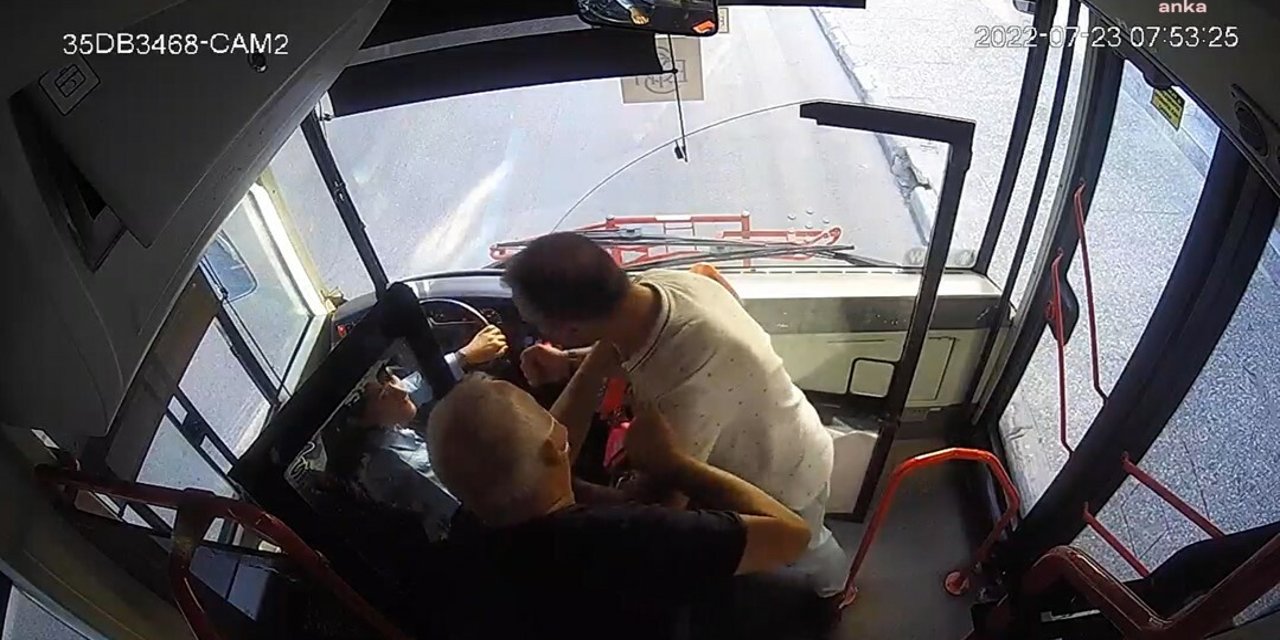 İzmir'de erkek yolcu, kadın belediye otobüsü şoförüne saldırdı