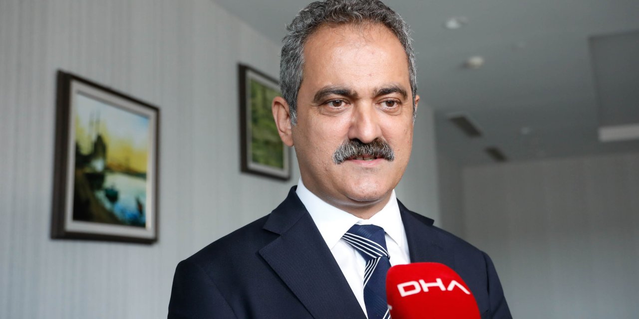Bakan Özer: Devlet okullarına kayıt için kimseden bağış alınamaz