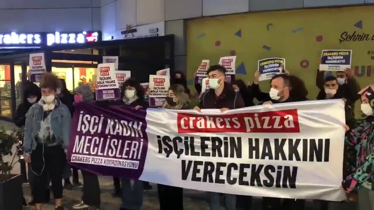 İstanbul'da pizzacı çalışanlarının maaş eylemi