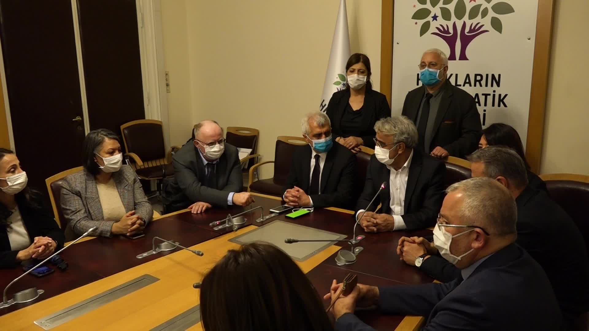 HDP'liler grup salonunda eyleme devam ediyor: "Hedef faşizmi kurumsallaştırmak"