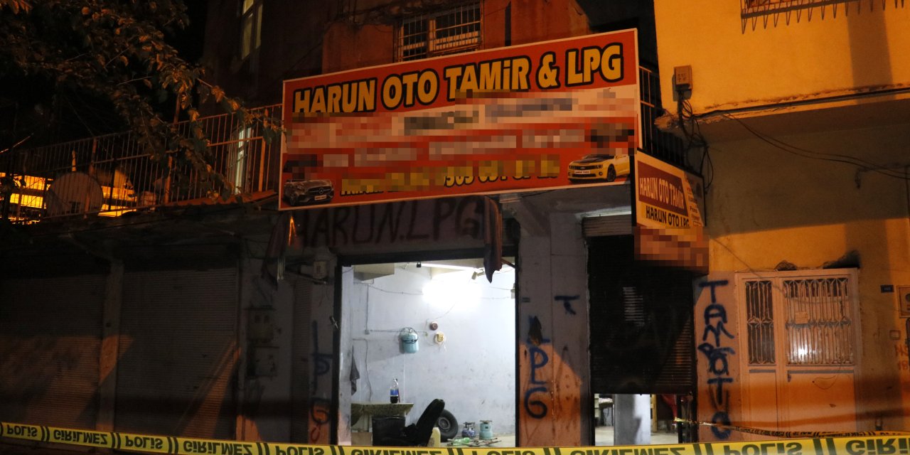 'Gelin arabası' süsü verdikleri araçla geldiler, iş yeri sahibini vurup kaçtılar