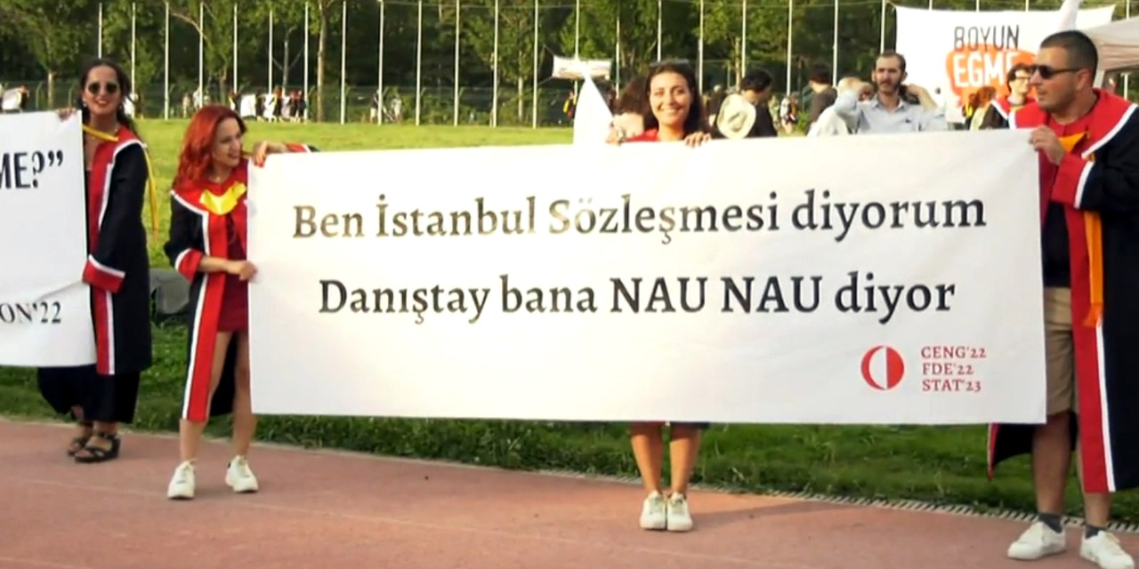 ODTÜ mezuniyetinden yaratıcı pankartlar: Yastık altındaki jelibonları bozdurun