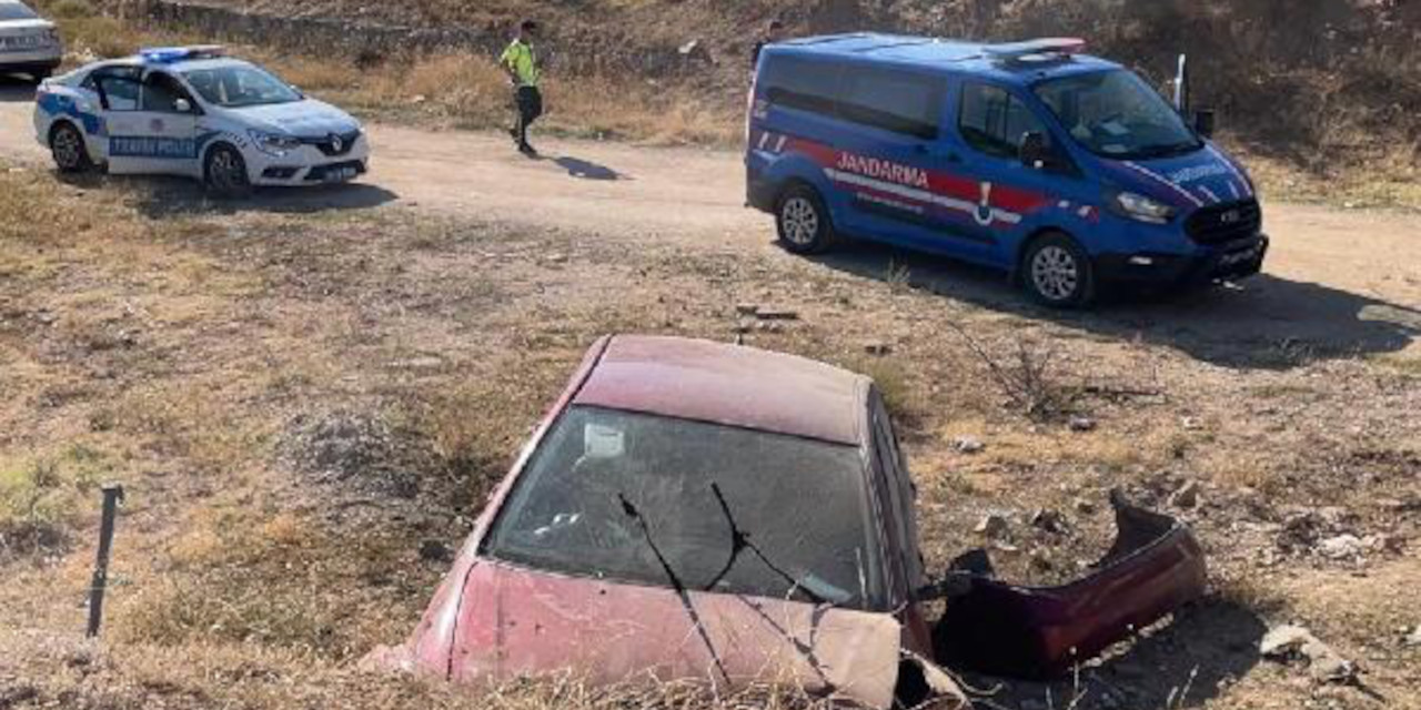 Maket polis aracına çarpıp köprüden uçtu
