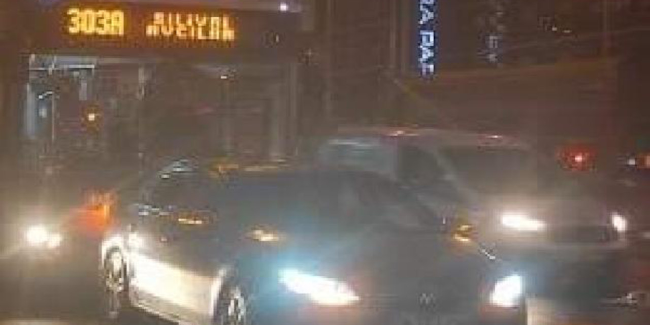 İETT otobüsünün önünü kesip camlarını kırdılar: Yolcular paniğe kapıldı