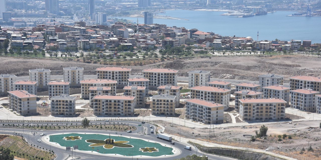 İzmir'de deprem konutlarının teslimi 10 gün içinde tamamlanacak