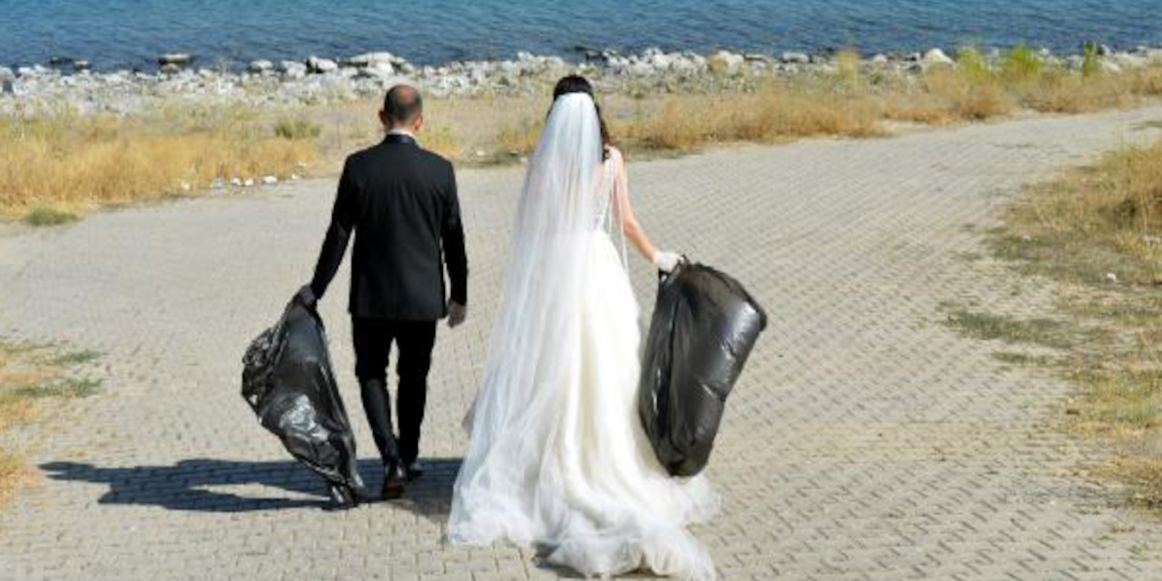 Yılın çifti: Önce Van Gölü'nde çöp topladılar, ardından nikah defterini imzaladılar